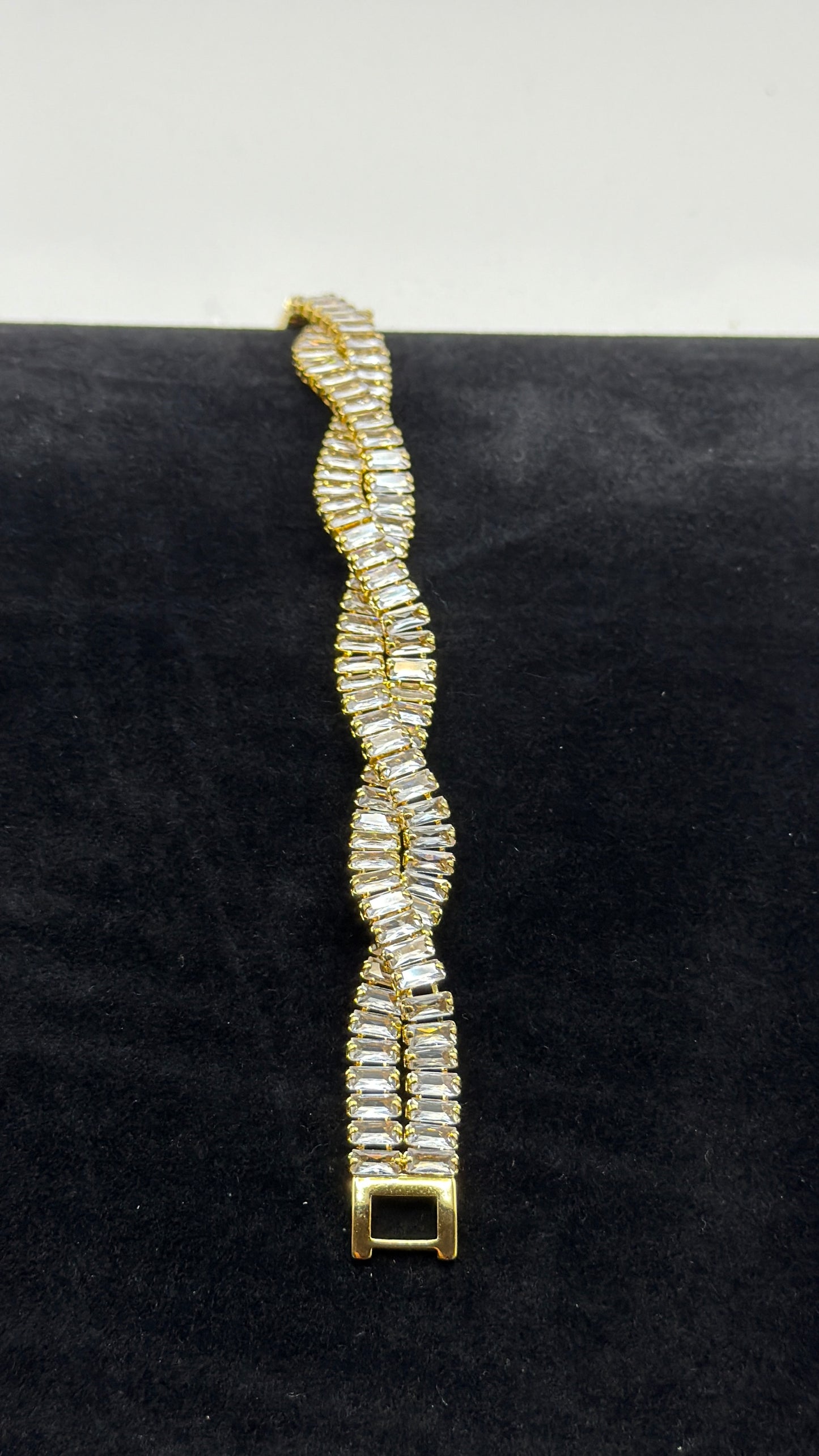 Aurique Zirconia Handchain 1009