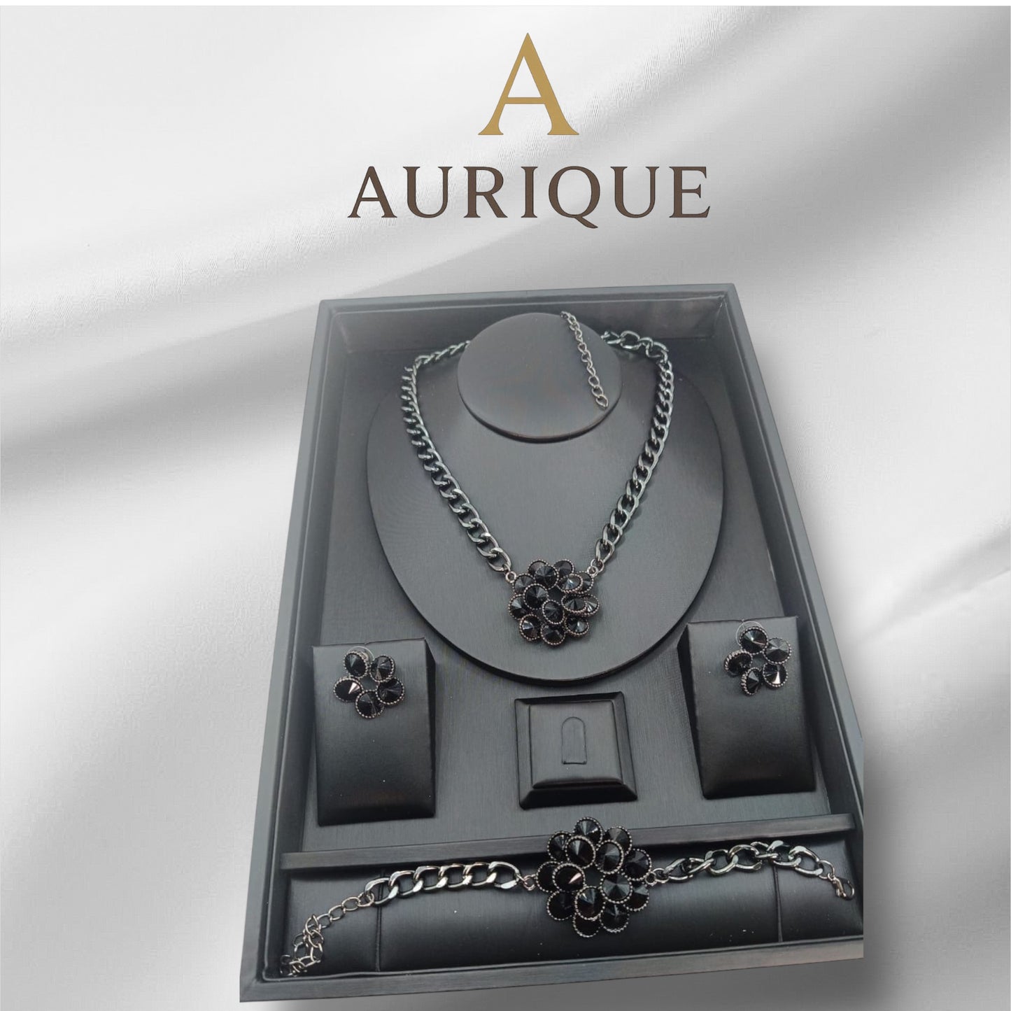 Cut Diamond Non-Tarnish Set