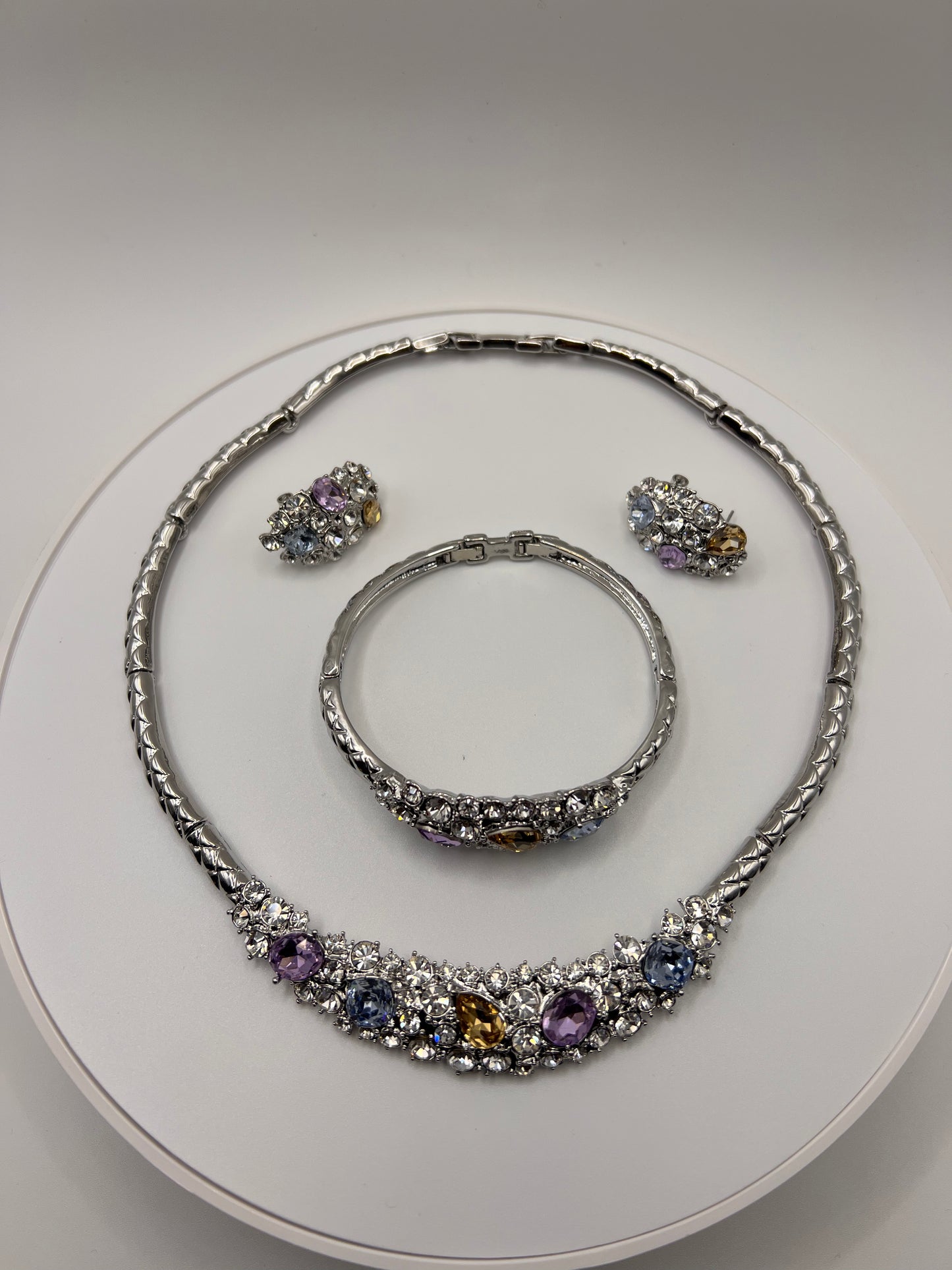 Aurique Stoned Silver Set