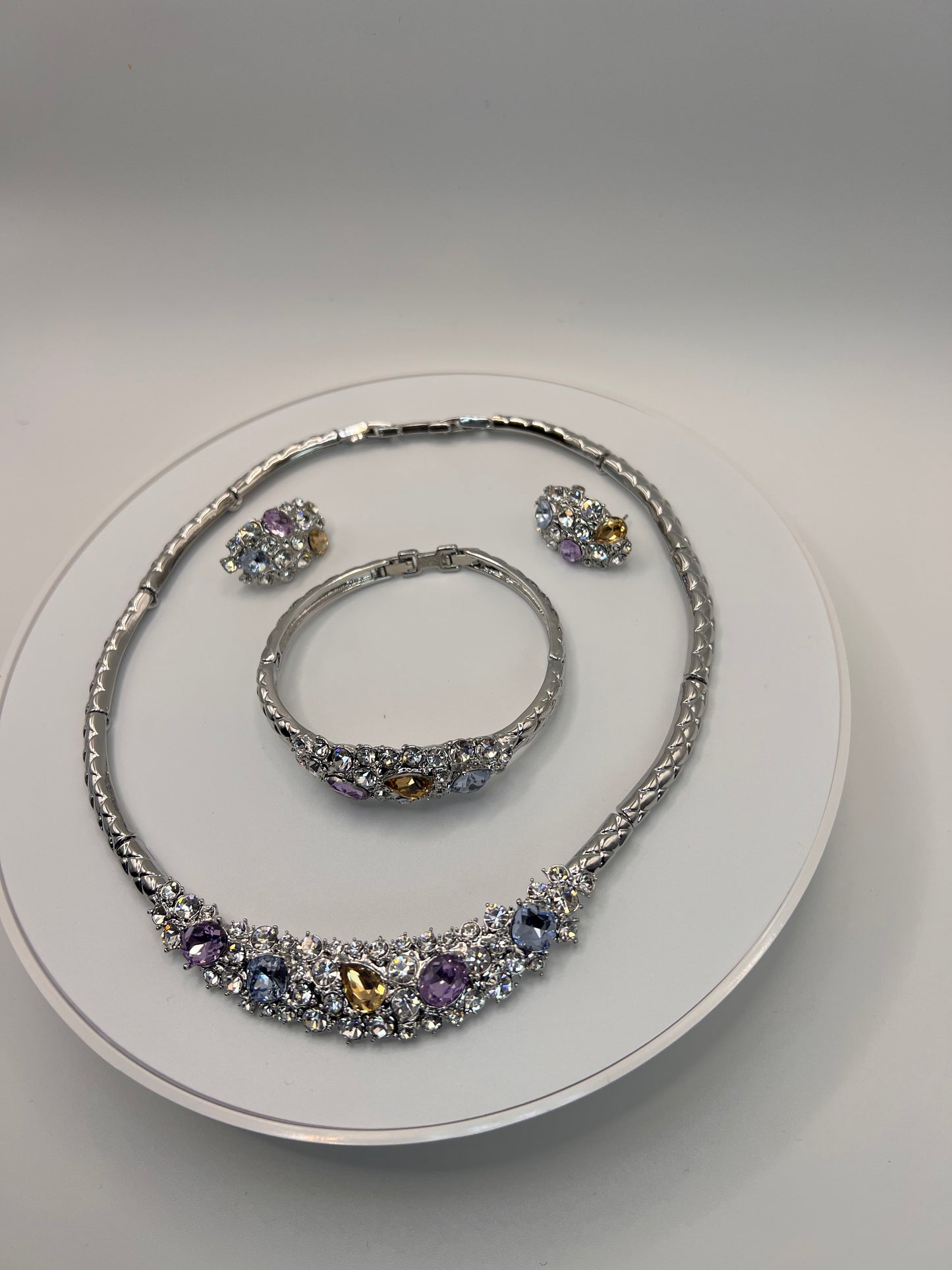 Aurique Stoned Silver Set