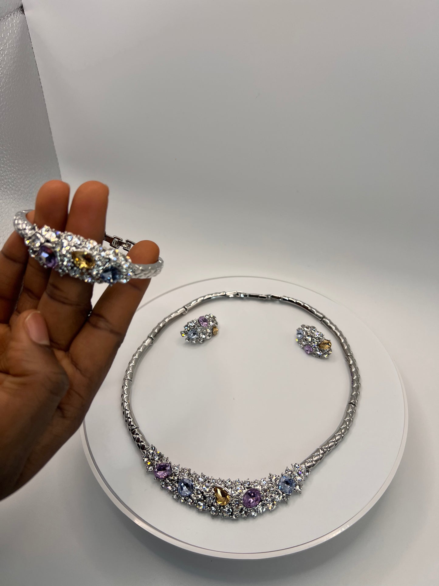 Aurique Stoned Silver Set