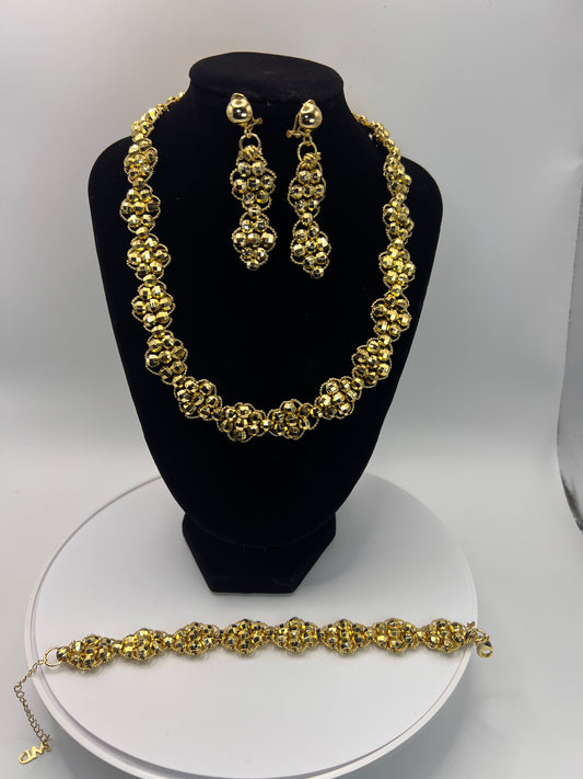 Diamond Cut Non Tarnish Gold set