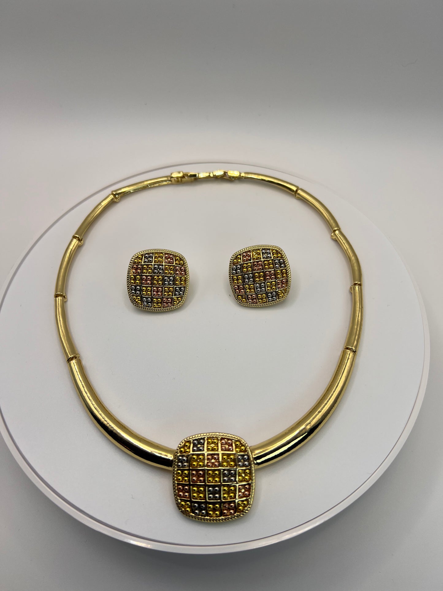 Diamond Cut Square Set