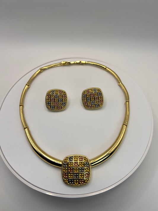 Diamond Cut Square Set