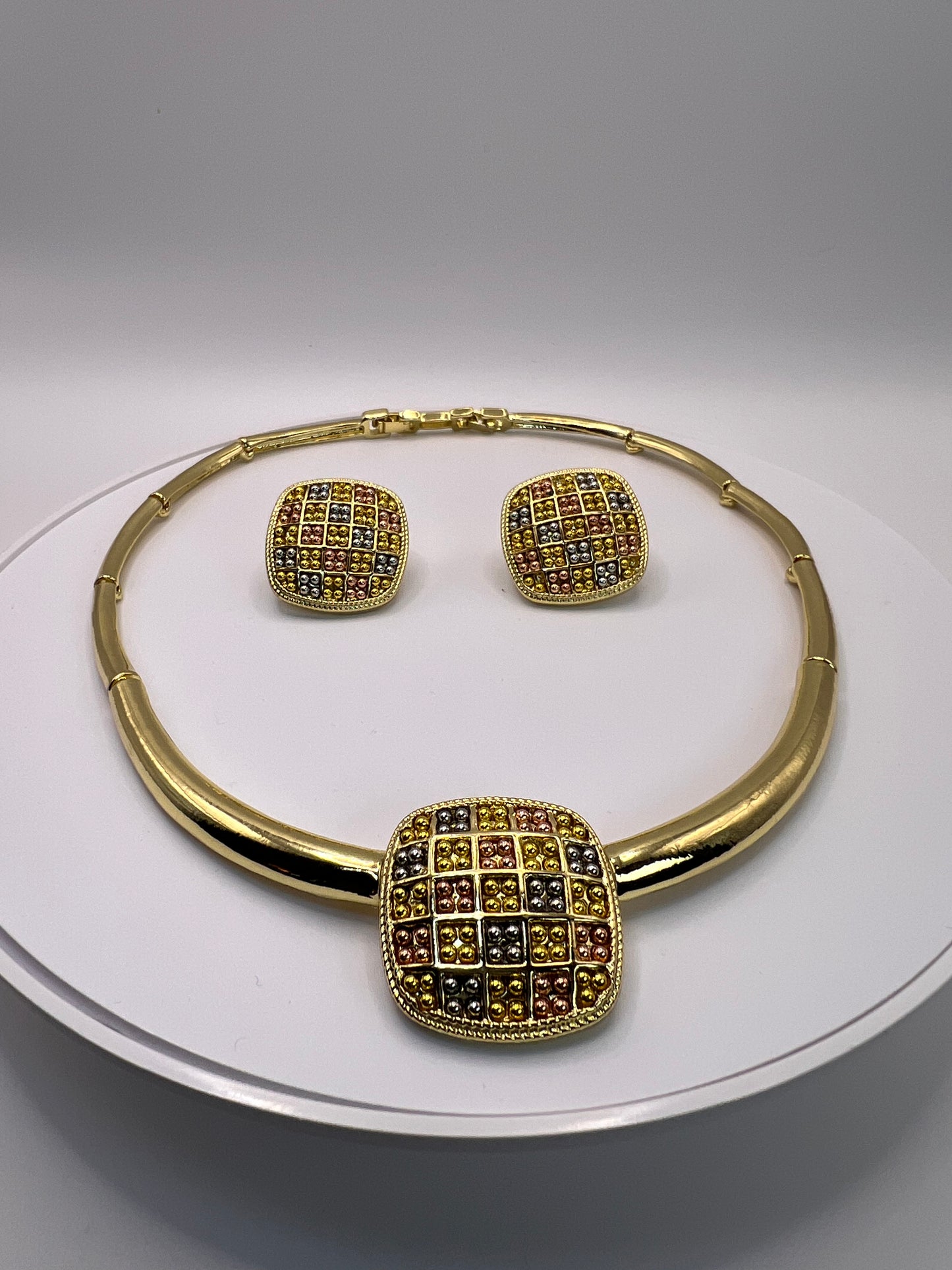 Diamond Cut Square Set