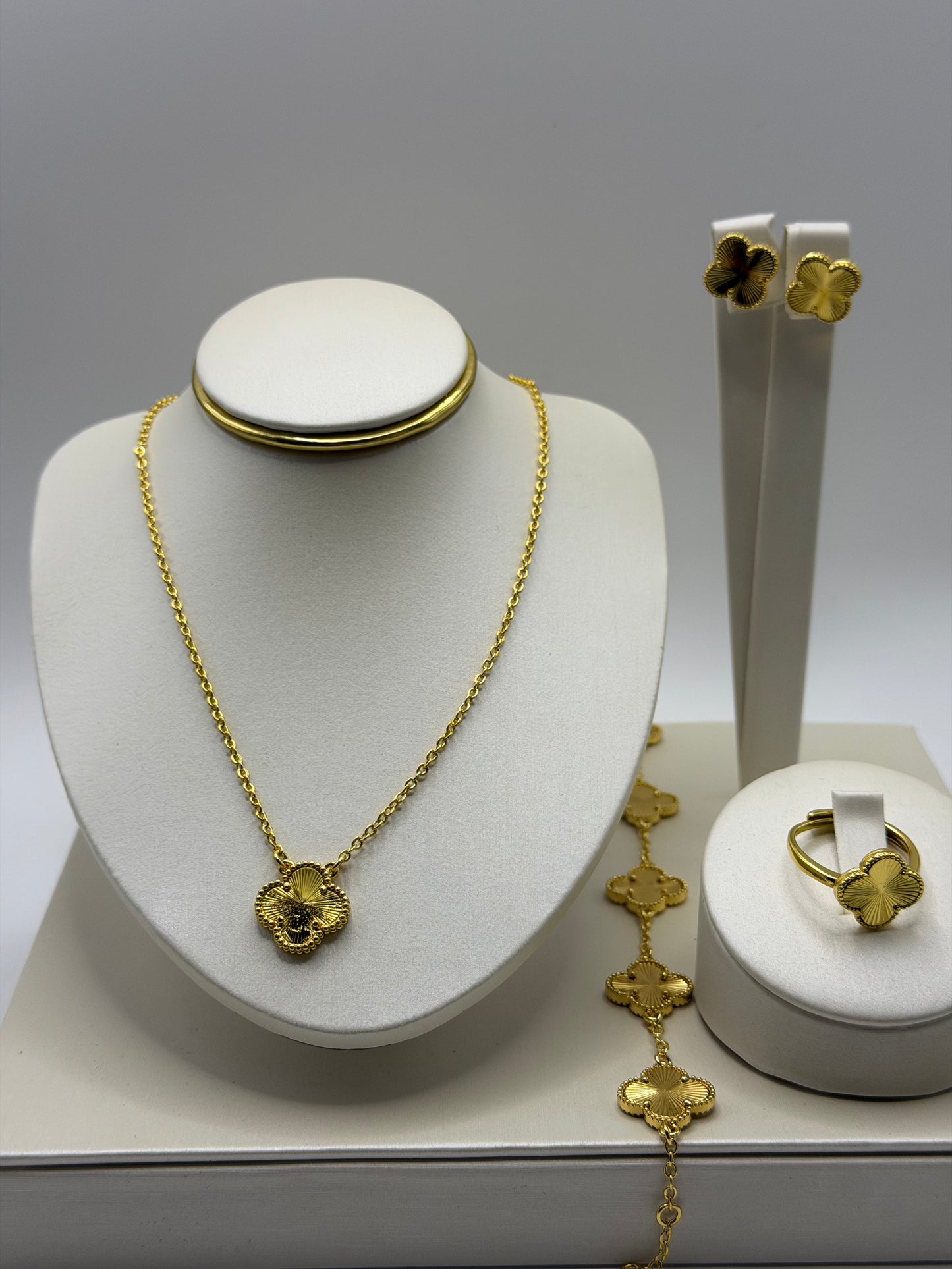 Aurique Rhombus Set with Ring