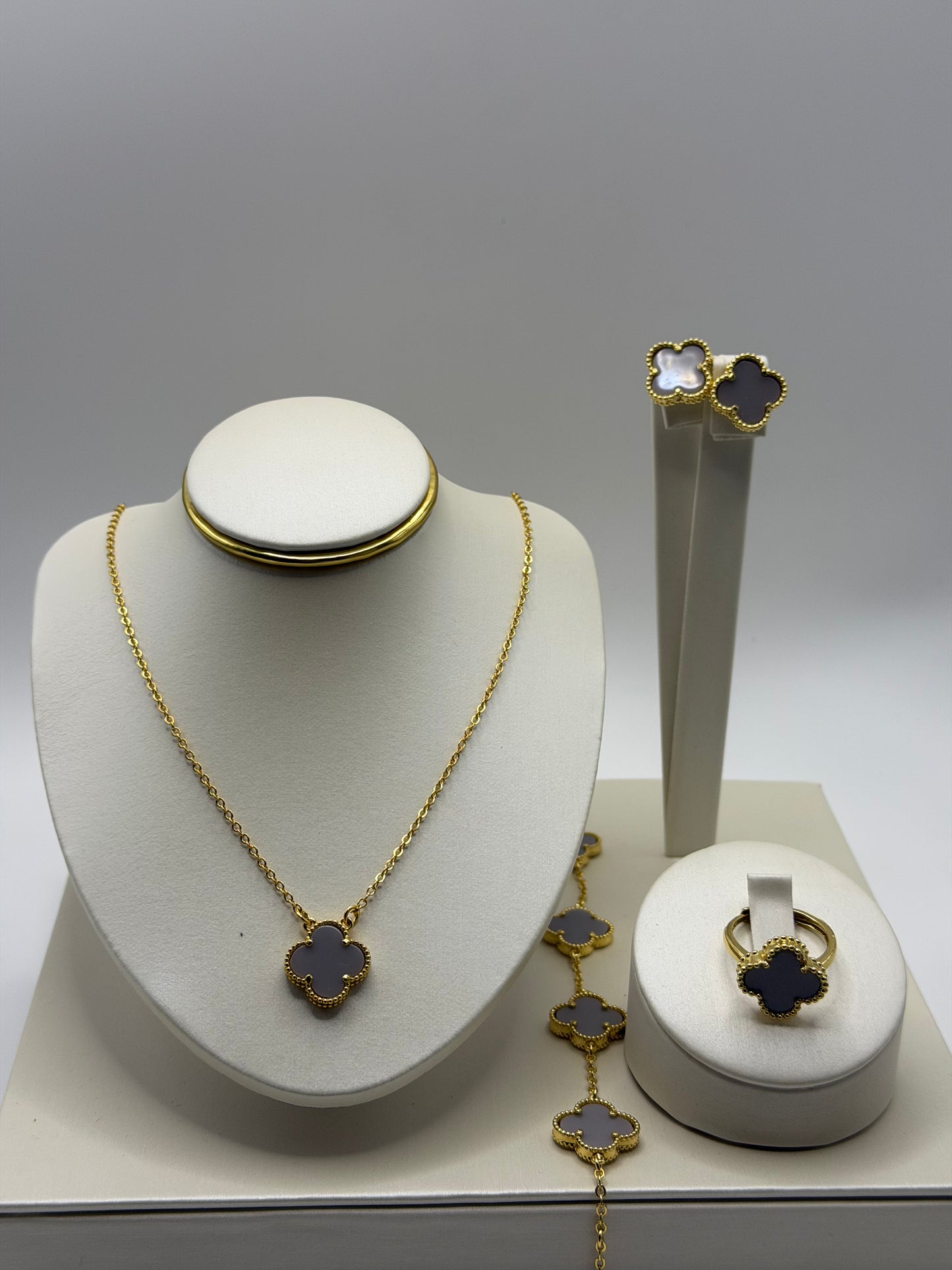 Aurique Rhombus Set with Ring