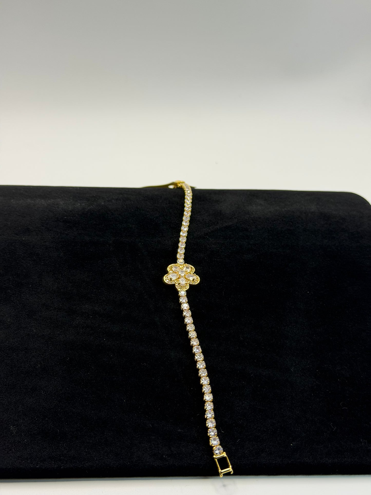 Aurique Zirconia Handchain 1010