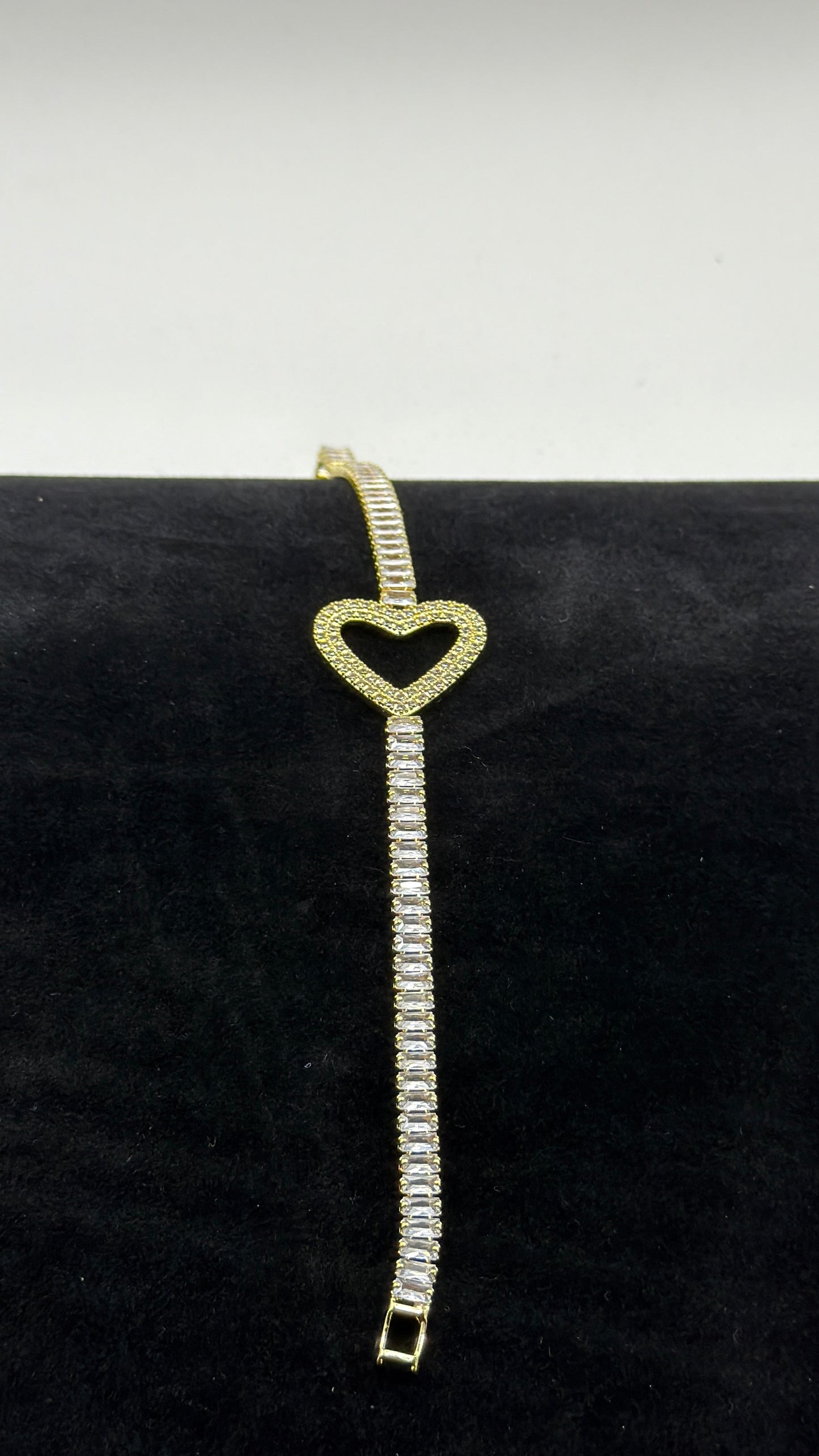 Aurique Zirconia Handchain 1002