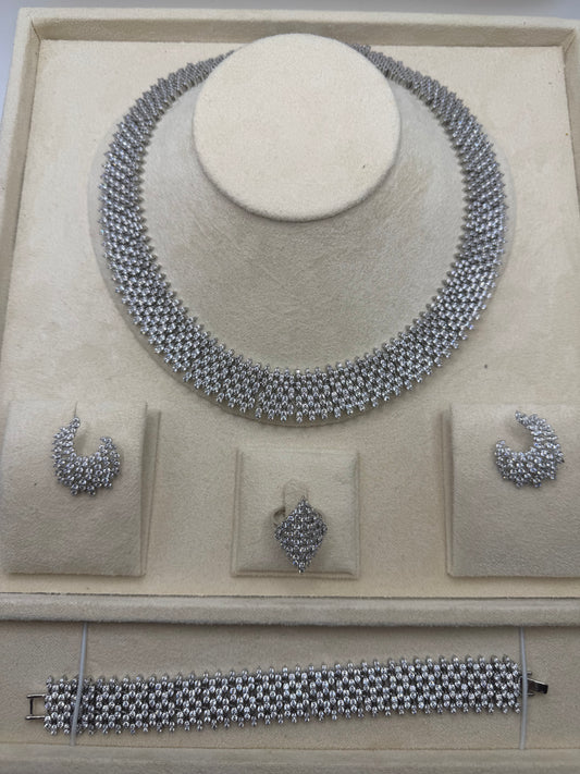 Aurique Zirconia Set 1038