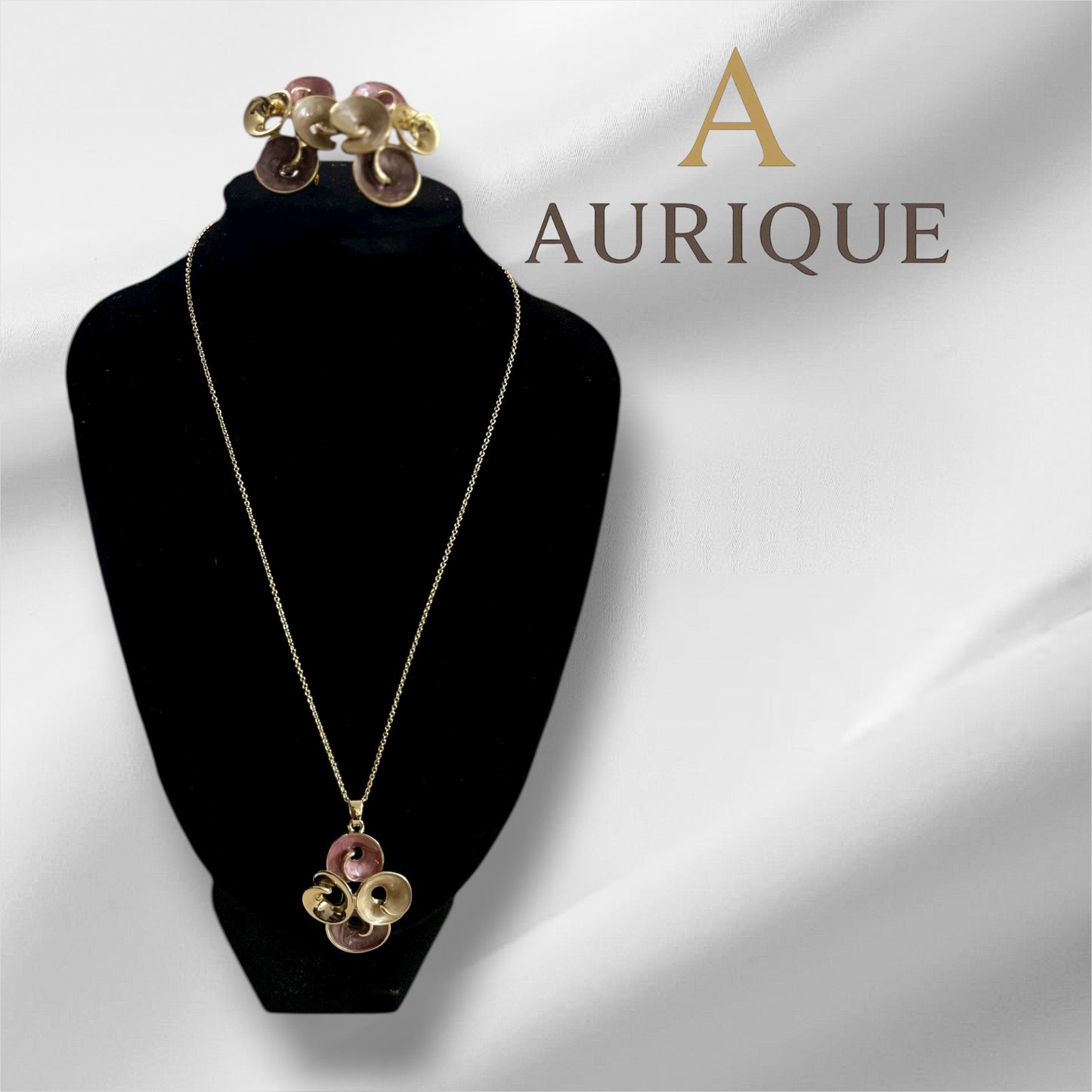 Three Coloured Aurique Flower