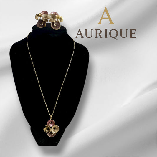 Three Coloured Aurique Flower