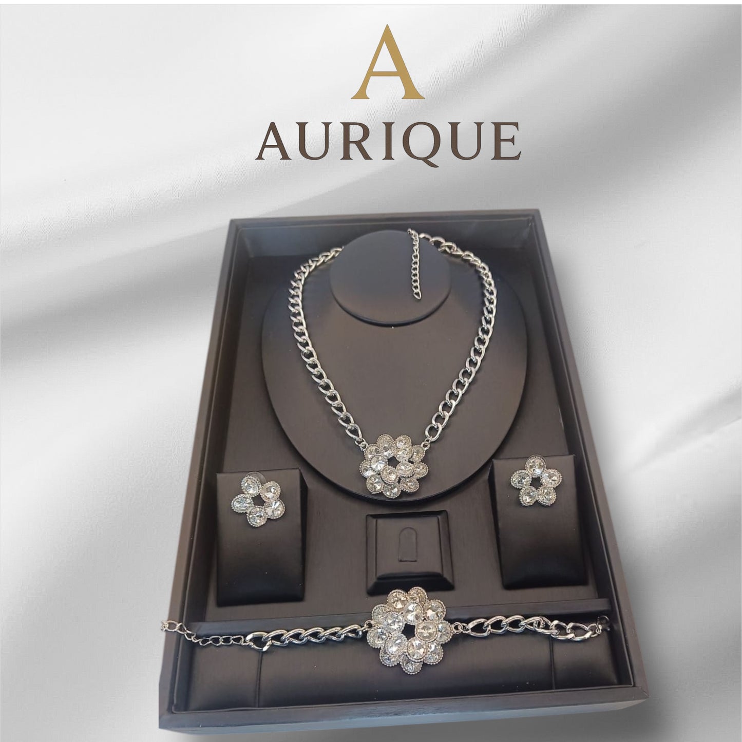 Cut Diamond Non-Tarnish Set
